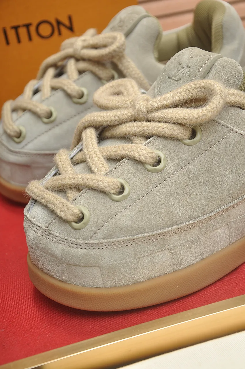 Men's men's shoes💰700💶 🔥New style🔥 LV co-branded nigo, ugly and cute😍Many Internet celebrities have put on their shoes, classic and versatile items.  ❄️Fabric: Imported high mercerized cow suede. ❄️Inner lining: high-grade elastic mesh, ❄️Outsole: original molded outsole, palm print rubber outsole with hidden L letter and Monongram flower ❄️Size: Female 35-41 (Female 41 customized), Male 39-46 (45-46 customized)